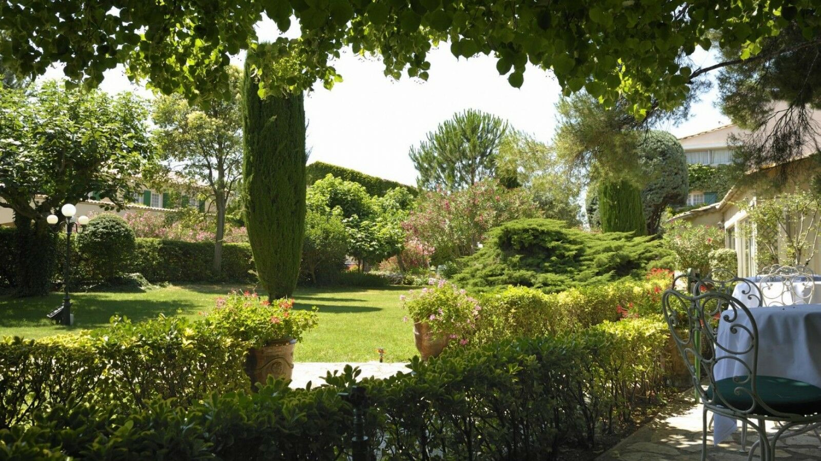 Auberge De Cassagne & Spa Le Pontet  Exterior photo